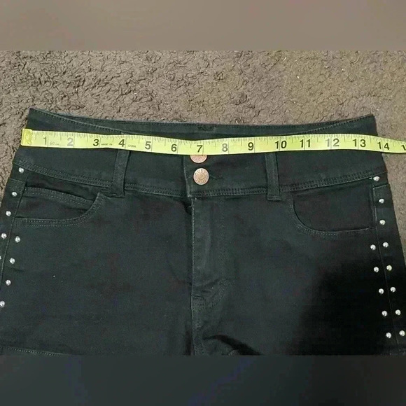 GUESS Shorts W/Copper Studs (No visibles size- measurements in pictures) A92 - Picture 4 of 5